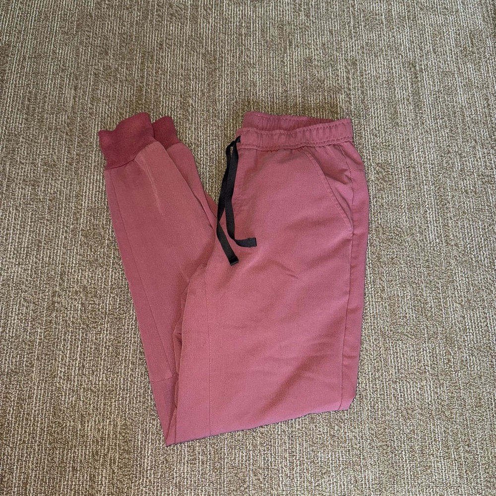 FIGS Men’s Tansen Mauve Jogger Scrub pants - S